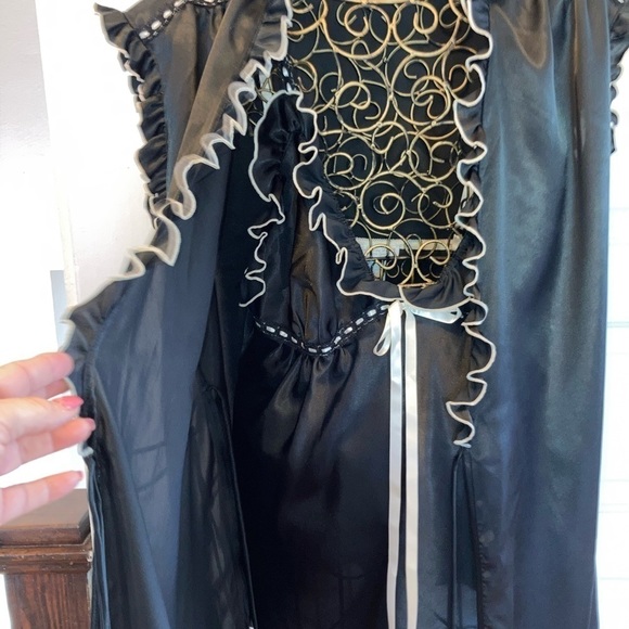 ADORABLE Black Nightie And Robe - Picture 13 of 15